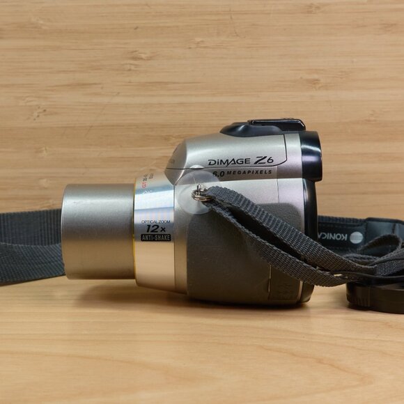 Konica Minolta DiMAGE Z6 Digital Camera / 6 MP / 12X Optical Zoom / Silver - Picture 4 of 8